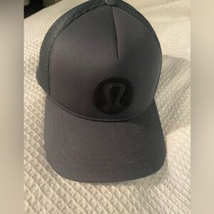 Lululemon Gray Mesh Cap- never worn